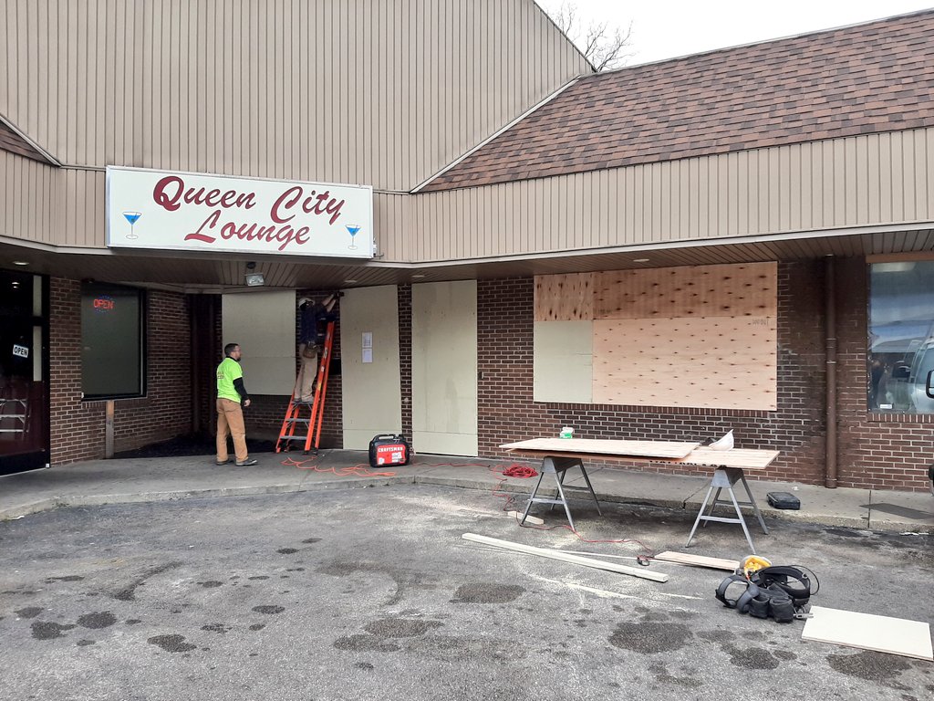 Cincinnati Police Department On Twitter Board Up Of Queen City Lounge For Violations Of The State Of Ohio S Health Department Orders Managers Failed To Heed Multiple Warnings Arrest Made Included Felony Firearms