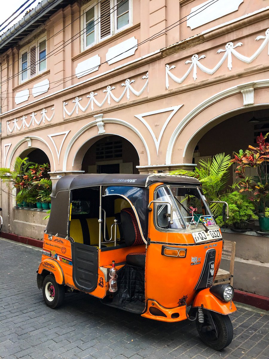 P3 couleurs pour #BattlePhoto 
Le tuktuk véhicule indispensable au #srilanka ❤️ <a href="/SriLanka_Visit/">Visit Sri Lanka</a> <a href="/tongsetsrilanka/">Tongs et Sri Lanka</a> 👋🏾