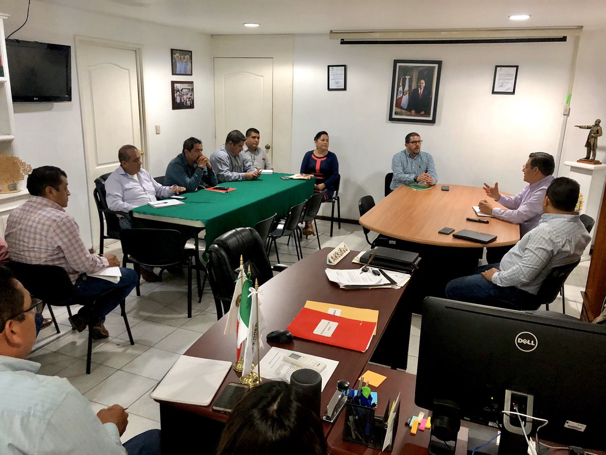 RCESTATAL's tweet photo. Se llevó a cabo una reunión con jefes de área presidida por el titular de esta institución @LeninCarbajal1 donde se tomaron acuerdos para llevar a cabo las medidas pertinentes con el fin de proteger la salud del personal y los usuarios. #HacemosLoCorrecto

https://t.co/aWR2DHAK30 https://t.co/YvZgA7h8KL