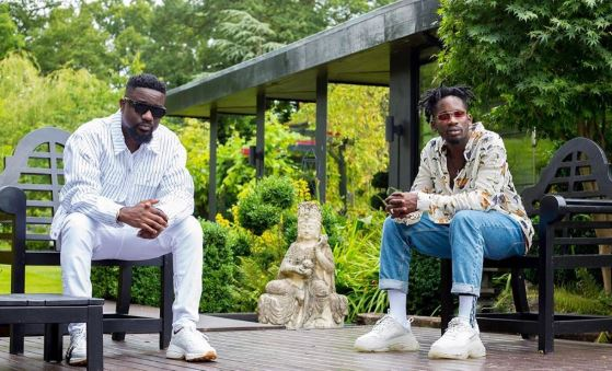 Kpoko1005FM's tweet photo. #SojiThingsShow📻 with @Iam_MikeMike🕺🏾

#Playing: Do you @sarkodie @mreazi 
#OneGH #OneNaija #OneAfrica https://t.co/DQeybdVMF1
