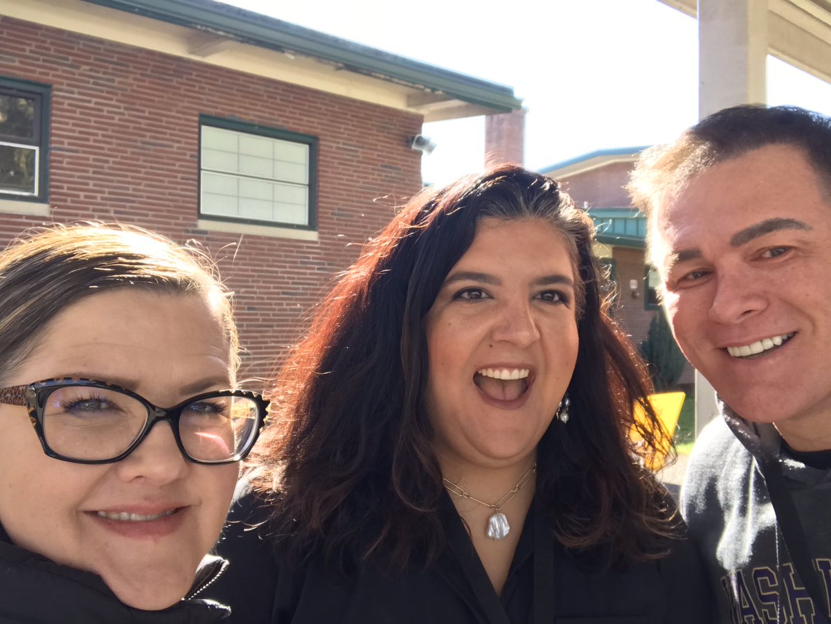 ScottWhitbeck2's tweet photo. Working with school and district staff @ George MS, supporting  families with meals and math resources for all grade levels. It’s inspiring to hear how families are making the best of things during this challenging time @PPSConnect https://t.co/MoSTkSarOM