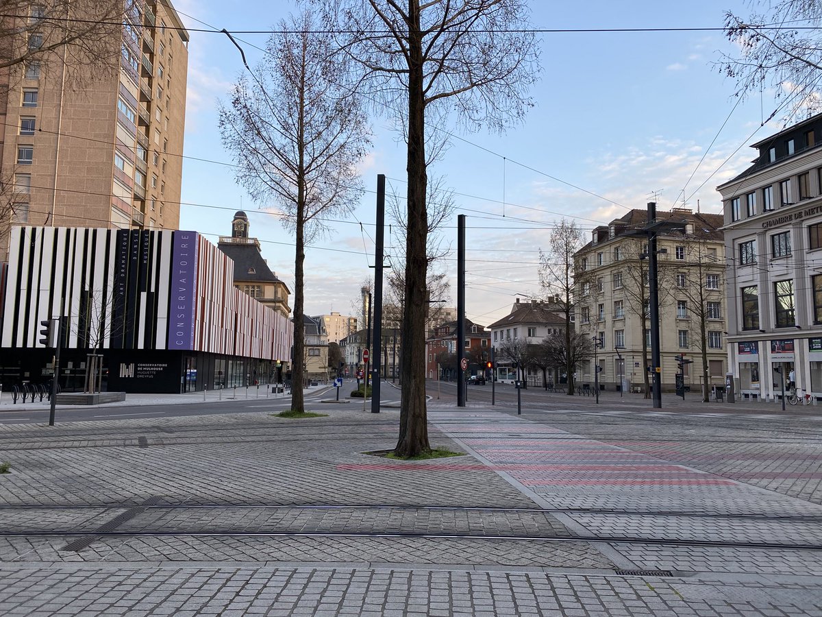 michelelutzh's tweet photo. Une ambiance particulière plane sur notre ville #Mulhouse ce soir : les rues sont vides. Merci à tous pour votre coopération aujourd’hui. C’est ensemble que nous réussirons à vaincre le #covid19. 

Je compte sur vous pour les jours à venir : restons chez nous ! 🙏🏻 https://t.co/d0K937GtEL