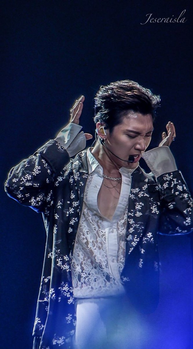 romanumberx's tweet photo. ten's facial expressions when he dances: a thread coz it's so goddamn hauntingly beautiful https://t.co/xIHrE8nLZm
