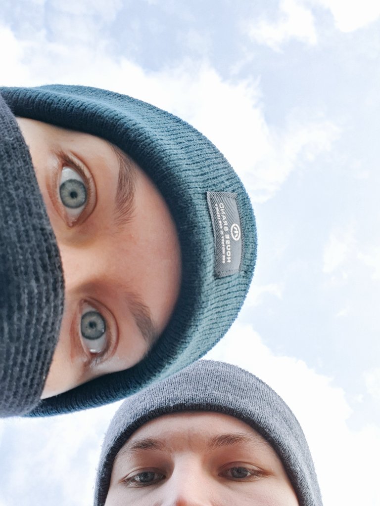 Мы дышим, а вы?
P.S. Даша убъет за такую фотку😂😂
P.P.S Люблю тебя🥰❤🤗👸🏼