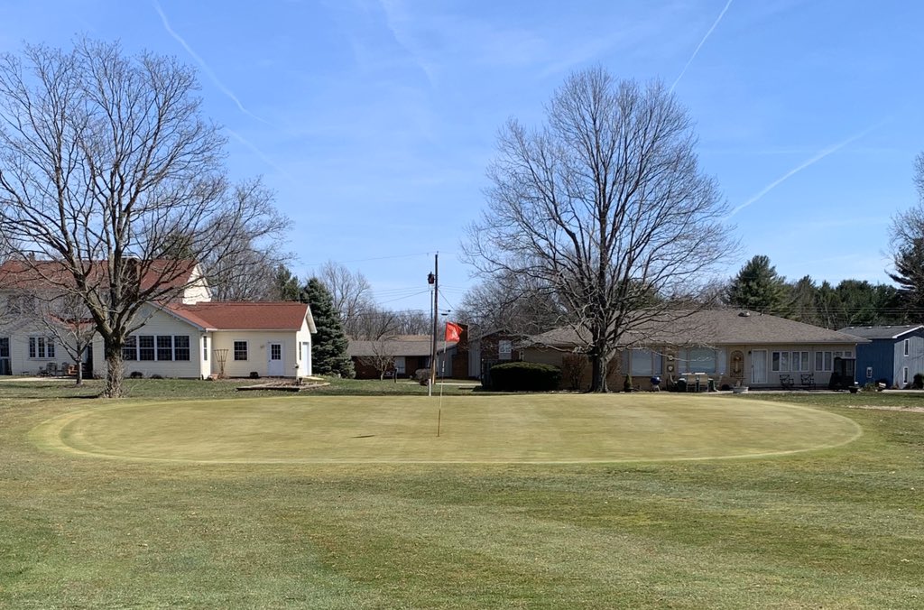*avoid groups of more than 10* good thing golf is played in foursomes! Come out and play a round! ☀️ ⛳️ #SouthSideCountryClub