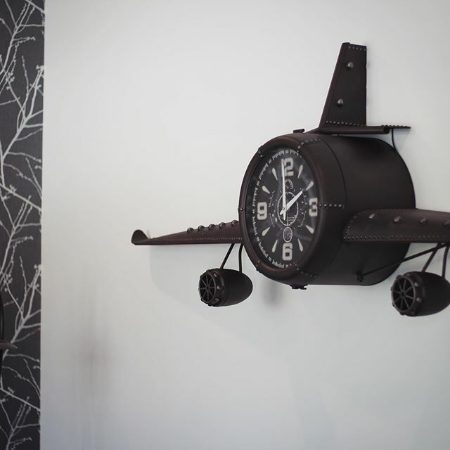 flightcastaudio's tweet photo. When your parents show up with a random #avgeek gift 😍 https://t.co/gw4Zzlc8U5 https://t.co/q1gcnks5ke