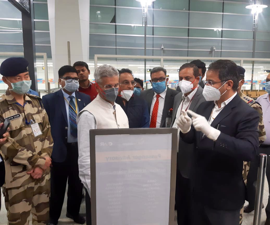 India works because countless Indians do. Night or day, rain or shine. Went tonight to meet our immigration, health, security and airport officials @DelhiAirport who are responding to #COVID challenge.