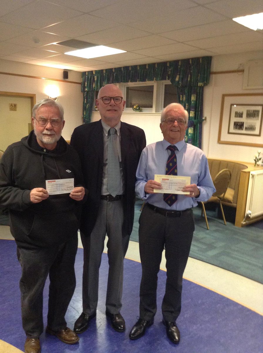 BoxyPB's tweet image. FUNDRAISING

Massive thank you to Newhills Bowling Club who have us down as one of their nominated charities this year!

Vice President Doug Ogston went along on Saturday to collect a cheque of £2175! 

#BoxyPB 🔴🎶🔵
