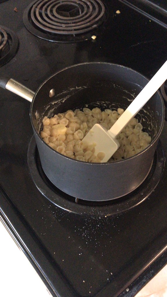 RandlesShaune's tweet photo. How many days in a row can your kid eat Mac and cheese?

Asking for a friend...
#parenting #macncheese @annieshomegrown #annieshomegrown #dadlife https://t.co/hFnMzp14Nz