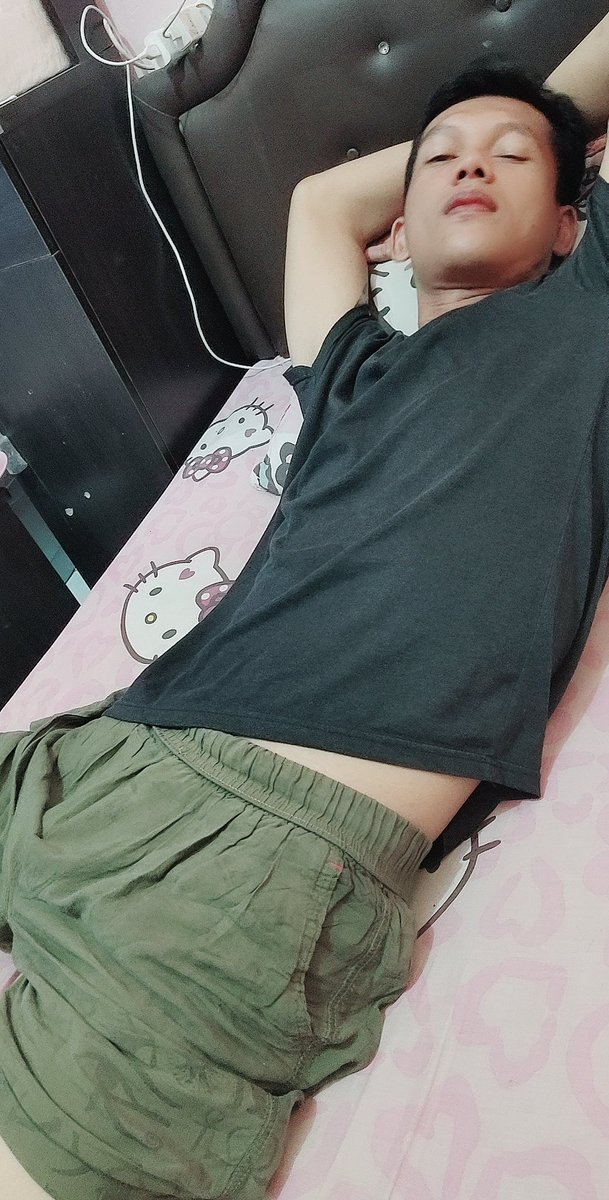 DELLAWARIA4's tweet photo. Hati hatii sama cwok inii dia pemain bencong waria ga mau bayar,, habiss main langsung kabur,,,  hapalinn buatt kliann yank di modusinn mau boking dia penipu habis nyolong hp juga.... https://t.co/eiov6FVZbl