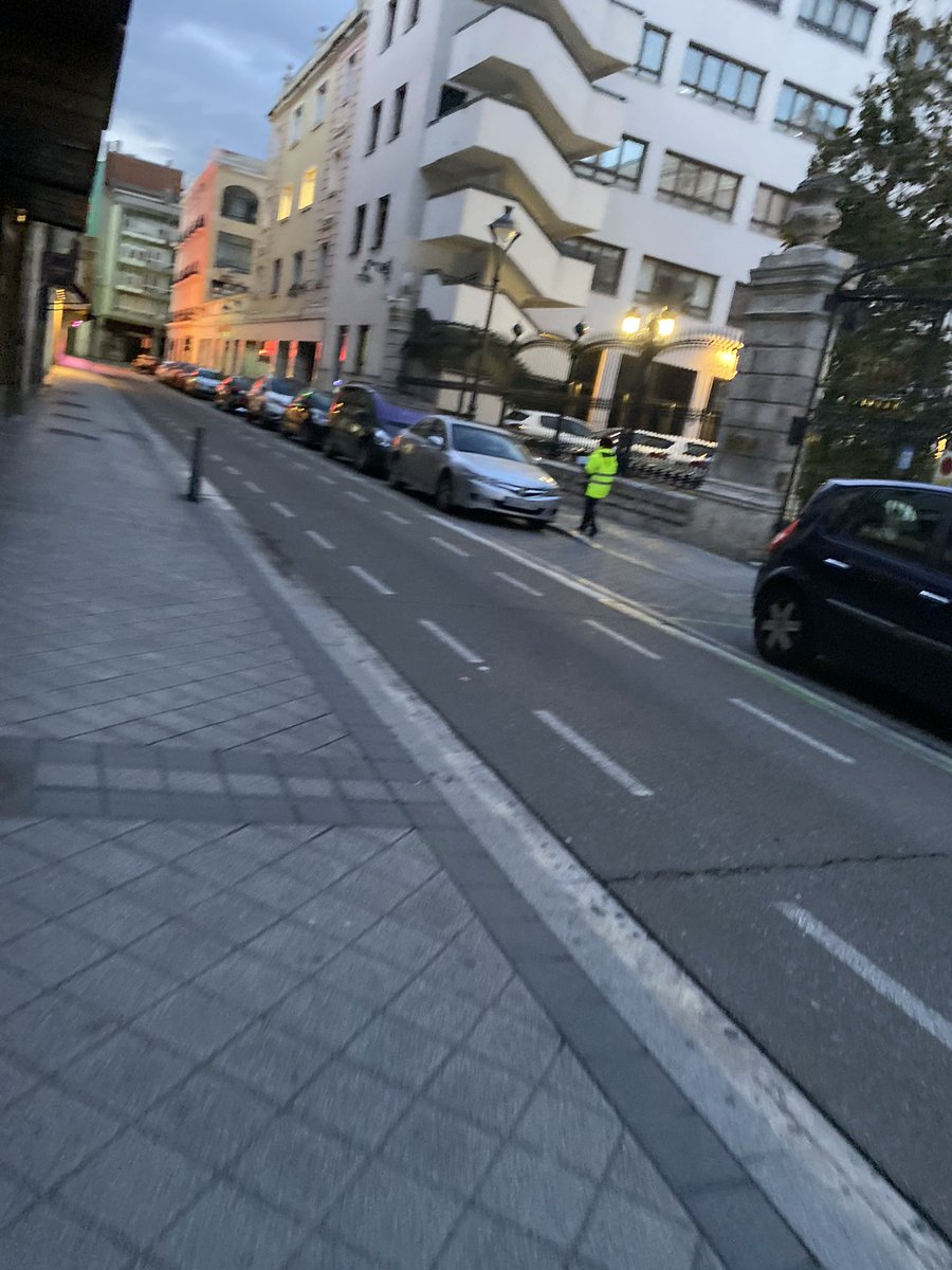 JaimeLubillo's tweet photo. @AyuntamientoVLL @oscar_puente_ a las 19:40 y el personal de la ORA sigue multando. Alucinante, cuando en ciudades como Madrid y León ya no se está utilizando. https://t.co/vY79fHW6YP