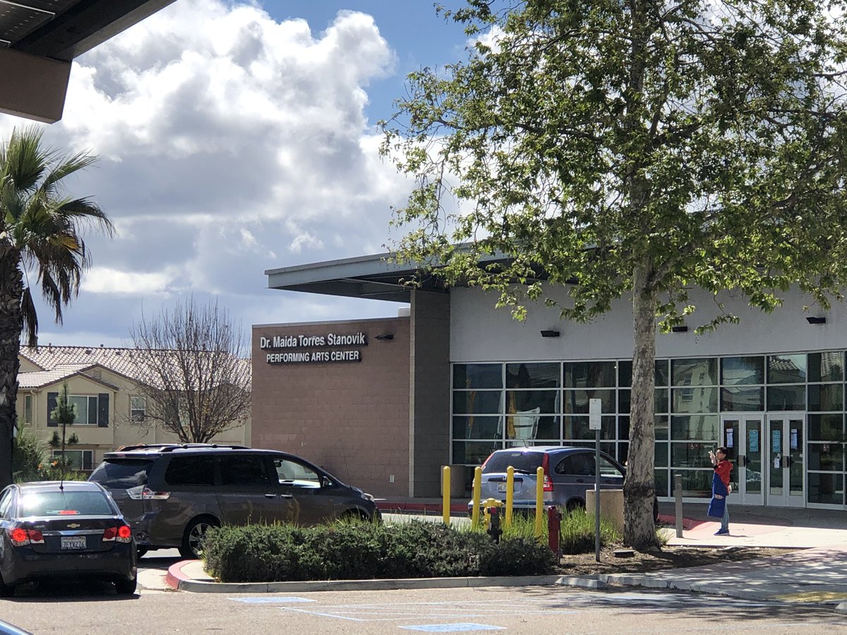 At SYHS, students and their families picking up breakfast and grab-and-go bags.  Serving over 125 breakfast/lunch meals daily.   

A huge thank you to all the Food Service staff for doing an amazing job. #suhsd.  #syhs.