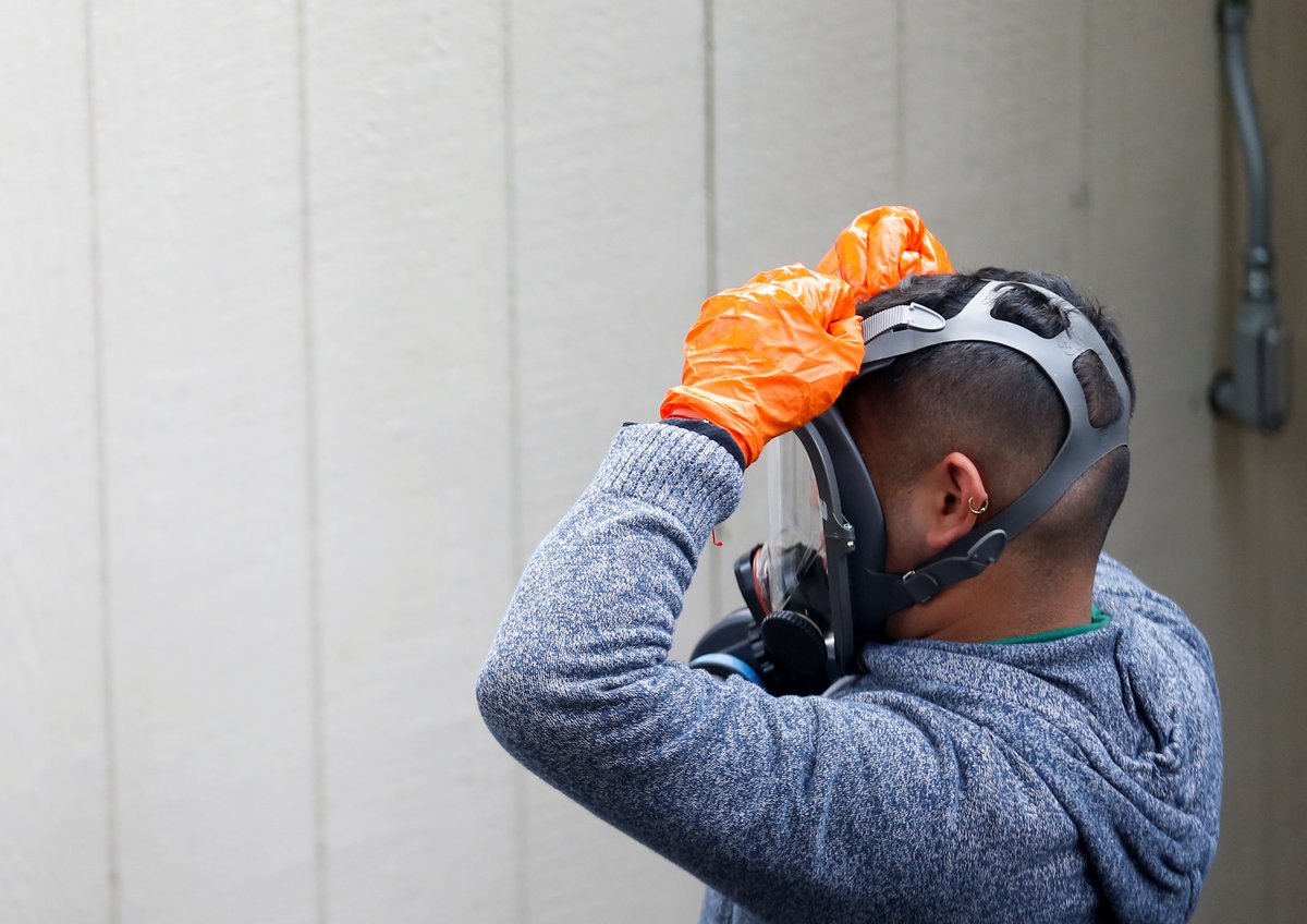 CGTNOfficial's tweet photo. Pentagon to give 5 million respirators, 2,000 ventilators to Health and Human Services (@HHSGov) to fight #coronavirus outbreak. #COVID19 (@AP) https://t.co/Vh3KXcXU6j