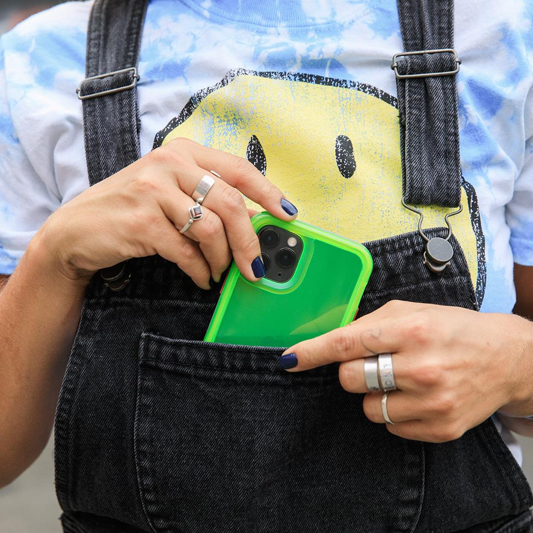 LifeProof's tweet photo. Adding a little pop of color to your day. 🍀#LifeProofSLAM https://t.co/DdYf6baJYE
