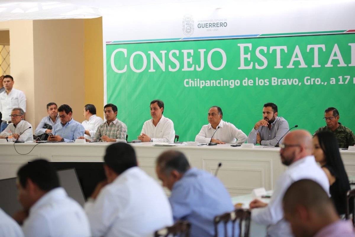marhoracio1's tweet photo. Instala el gobernador de #Guerrero @HectorAstudillo de manera permanente el Consejo Estatal de Salud ante pandemia de COVID 19. https://t.co/Mzp0Q8paw2