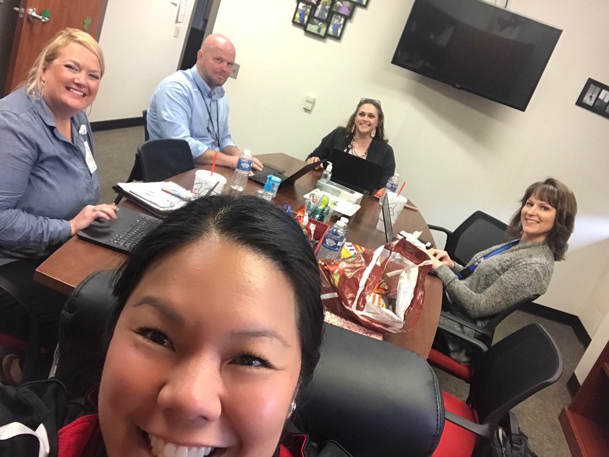DrTTsang12's tweet photo. THE BEST group of leaders to collaborate with during these unprecedented circumstances! #WeAreOne #BISDstrong #FromHereAnythingIsPossible #OurPLC https://t.co/slXOUihqZF