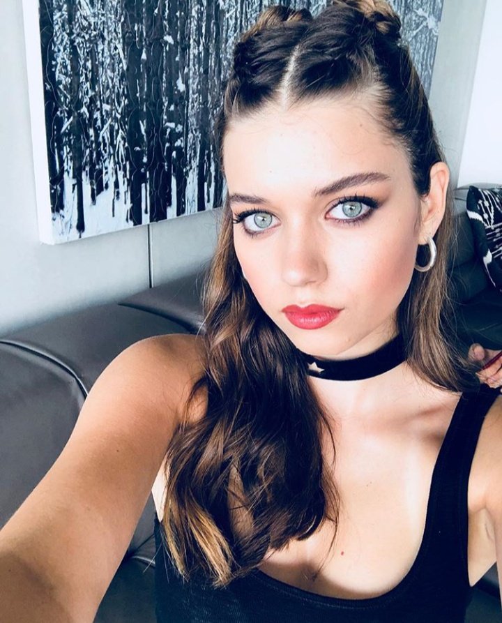 whathestiles's tweet photo. @eliesaaab Afra Saraçoğlu https://t.co/Z51mV8R6zk