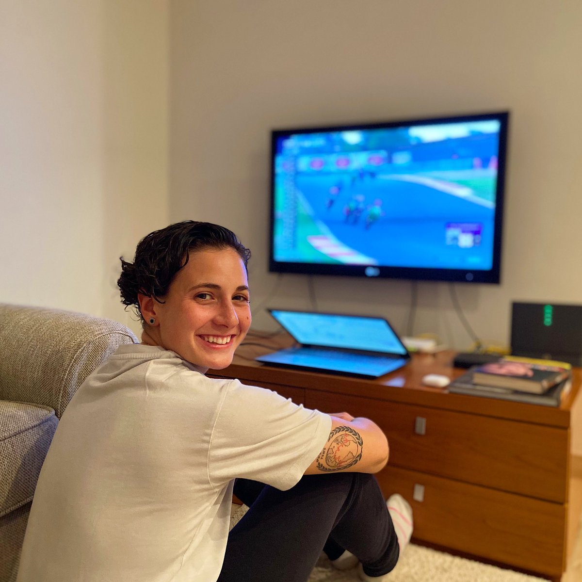 ¡No sé vivir sin carreras así que poder repasar todas las carreras del <a href="/WorldSBK/">WorldSBK</a> 2019 está salvando mi cuarentena!😄✌🏻

I don't know how to live without races so being able to review all the <a href="/WorldSBK/">WorldSBK</a> races of 2019 is saving my quarantine!😄✌🏻 #yomequedoencasa