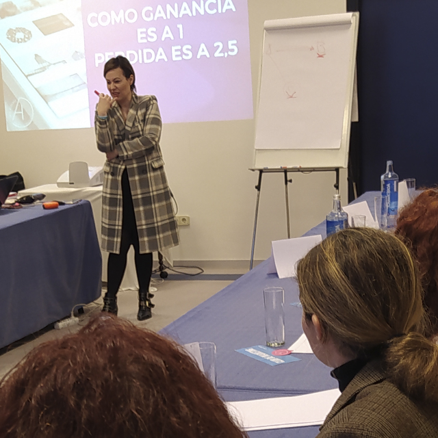 Tres días de #confinamiento ... Cuatro ya no lo sé.
🙈 Seria #fácil intentar no ver lo que sucede.
🙉 No escuchar toda la #información que nos llega.
🙊... Y sobre todo opinar sobre lo que va a pasar.
Debemos de 🧘‍♂️ y buscar soluciones. Mente positiva ...