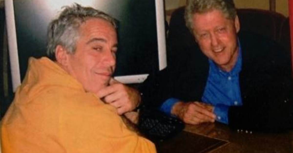 There is indisputable evidence that Bill Clinton flew on Epstein's plane with this young girl, yet he still claims that he "knows nothing about Epstein's terrible crimes". Bullshit. Why dont any 'journalist' ask him about this? Or even report on it?  #EpsteinCoverup