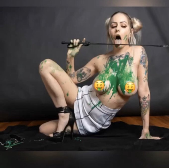 Happy St Patrick&rsquo;s Day! https://t.co/tktBpW8oWI<a href="/tag/selfiesunday"class="tags"><span>#selfiesunday</span></a>