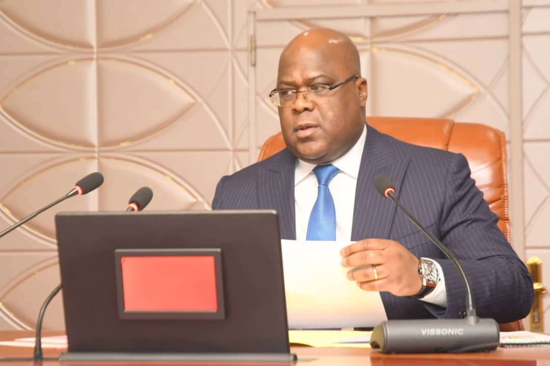 Presidence_RDC's tweet photo. #RDC 17.03.20 | Le Chef de l’État préside un conseil de crise sur l’épidémie du #coronavirus. L’objectif étant de faire le point sur la situation qui prévaut en #RDC et de prendre les mesures conséquentes afin de contenir la propagation du virus. https://t.co/9pyJ6oLWdx