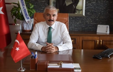 TC_giresun's tweet photo. VEFAT VE BAŞSAĞLIĞI
Espiye Kaymakamı Dede Musa Baştürk vefat etmiş olup Merhum Kaymakam Baştürk’e Allah’tan rahmet, kederli ailesine ve çalışma arkadaşlarına başsağlığı dileriz.  
Detay : https://t.co/U0ASjNMAhf https://t.co/4UPMBzJWMc