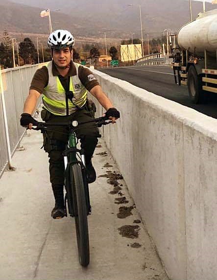 PiensaPrensa's tweet image. SON TODOS MALDITOS !!
Carabinero es detenido y dado de baja tras golpear a su pareja e hijo. El niño se mantiene grave en el Hospital Gustavo Fricke, donde se encuentra internado con lesiones de consideración en ambos ojos, además de corte en su cabeza.
eldesconcierto.cl/2020/03/17/car…