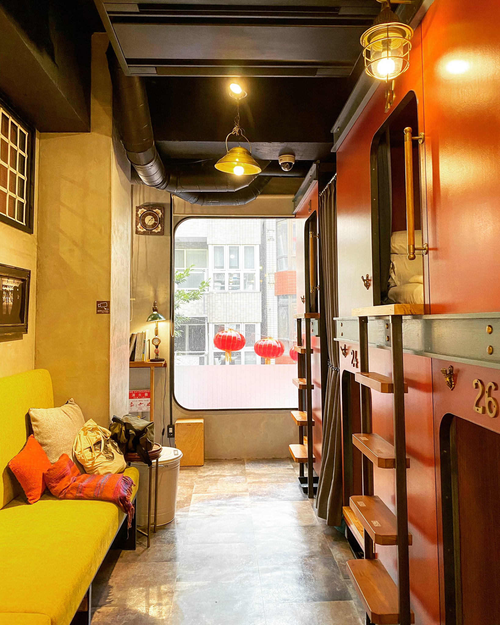 ずんこ 先日撮影で訪れた 横浜中華街のオシャレ系カプセルホテル Hare Tabi がだいぶステキだった コンセプトは深夜特急 Snsで知って いつか個人的に宿泊したい 野毛で飲み過ぎた時などに と思ってたスポットに 先に仕事で来てしまう不思議 次