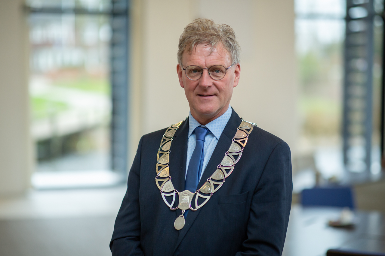 gemeente Achtkarspelen on Twitter: "Burgemeester Oebele Brouwer heeft ...