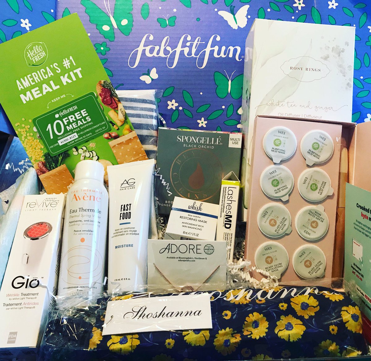 ElizaTilton's tweet image. This box could not have come at a better time ❤️ I turned 40 yesterday, working from home while trying to handle 4 kids and keep my sanity. Thank you @fabfitfun #fabfitfunspringbox #fabfitfun #workfromhome #momof4 #beautyobsessed #fffgiveaway #visitarizona @HelloFresh