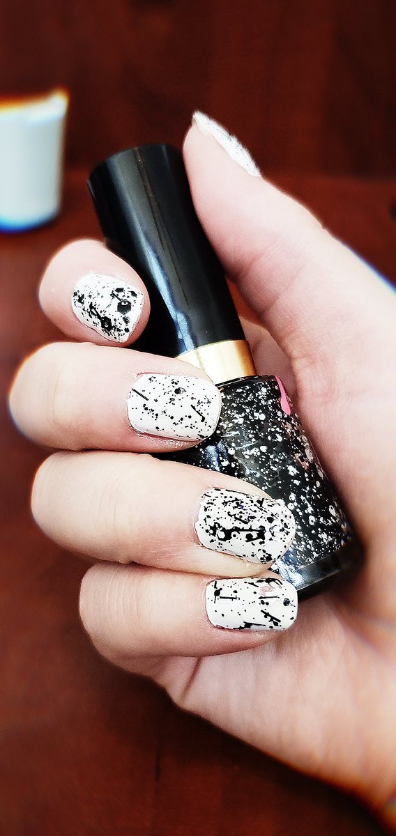 Vaderess25's tweet image. Fucking obsessed with these #80snails they give me major #thecarriediaries vibes 🖤💅