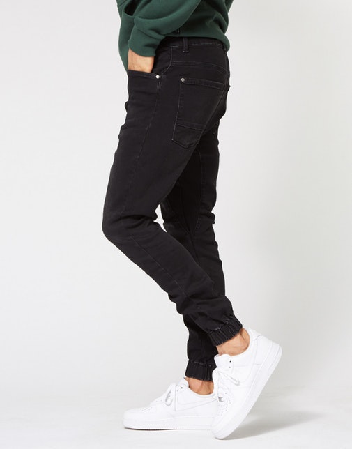 CityDirectInfo's tweet image. A unique pair of jogger jeans for men! Check out the Park Washed Pursuit Jogger Jeans Black on FaveThing! favething.com/r-platten/man-… #FaveThing #JoggerJeans #MensJeans #MensFashion #Hallensteins