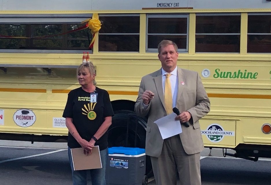 sagGEYER's tweet image. Breakfast and lunch served at all school locations from 9:00-12:00. Additionally, the Sunshine Food Bus will serve meals beginning Wed, Mar 18:
Co 1 Firehouse, 180 River Road W, 10:00-10:30
Co 3 Firehouse, 52 Broad St Rd, 11:00-11:30
Co Line Church, 4070 Co Line Rd, 12:00-12:30