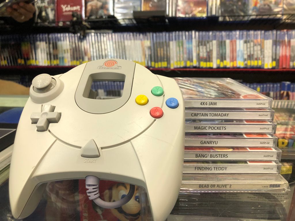 VideoGamesNYC's tweet photo. Stuff to do while stuck at home!
#Sega #dreamcast edition!
Play some of the best of Sega on the Dreamcast! We have brand new controllers available (in store-pick up only).
#DeadOrAlive #sonic #ganryu #findingteddy #joshprod #captaintomaday https://t.co/Hg5zjL9rFL