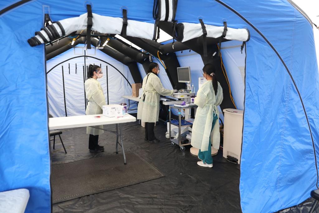 YNHH's tweet photo. .@YNHH has opened a #COVID19 Testing Station for those with physician orders. Patients w/ respiratory infections should consult their physician whether testing is recommended, and they will then provide the necessary information. https://t.co/e3FiaOgY0G. https://t.co/DBbSRxZCsw