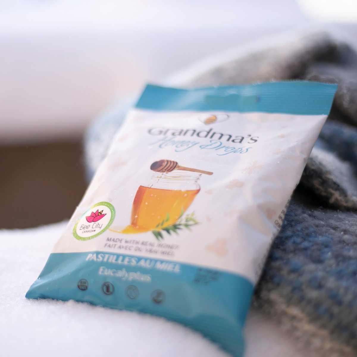 Grandmasforbees's tweet photo. Hope is the only bee that makes honey without flowers.
#candy #natural #honey #bees #savethebees #beecity #beecitycanada #health #healthy #nature #madeincanada #grandmas #miel #santé #mamie⁠ https://t.co/m3EbNiiJ3W
