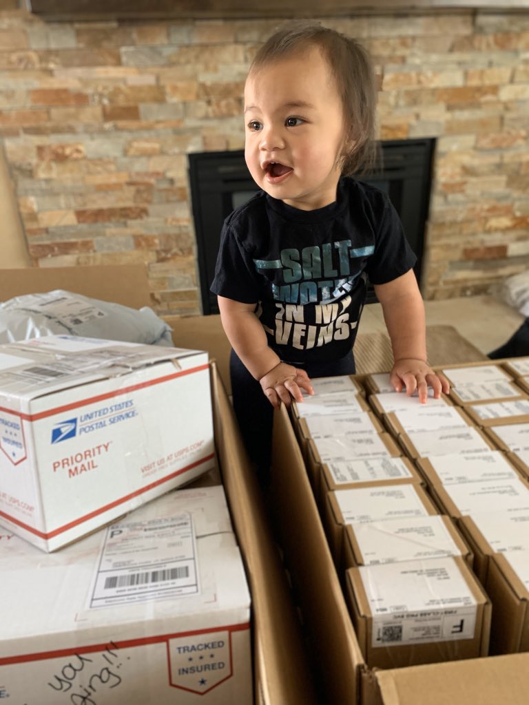 lekz55's tweet photo. Busy day for the CEO making sure everything was packaged right for shipping out today haha HUGE shoutout to everyone who ordered something. Your support means the world to our little family.
Mahalos,
The LEKZ55 Team 😁🤙🏽
#lekz55 https://t.co/9oC5DZgvcz