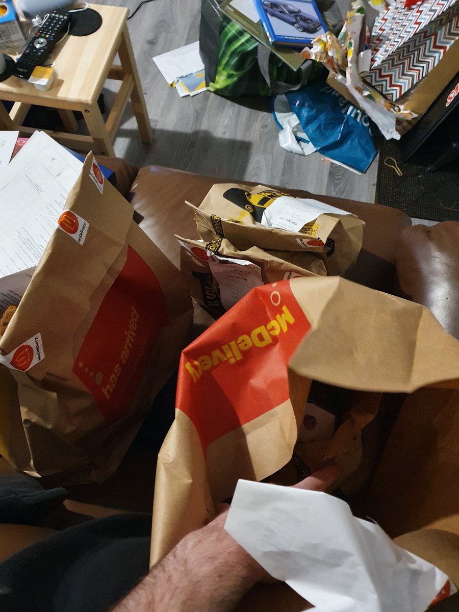 Samuelsphelps's tweet photo. @Uber_Support didn't really want 3x identical orders or to have to pay 3x after your app failed.
Why is there no contact options to get help? The app is telling me another order is on its way again? https://t.co/Dmcnh0hN3I