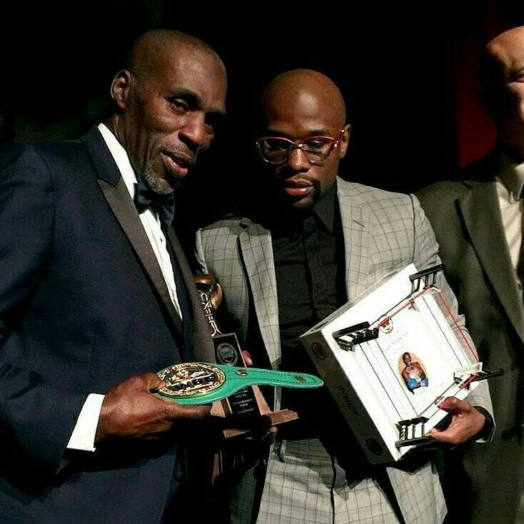 MayweatherPromo's tweet photo. We are saddened with the recent news of Roger Mayweather’s passing. Our hearts go out to the Mayweather family and we will keep you in our thoughts and prayers. We thank you all for the outpouring of love and support during this time. Roger’s spirit lives on with us forever ♾ https://t.co/MWNsVftoYY