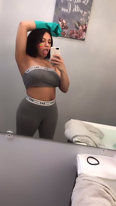 This corona got me cleaning everything that comes my way https://t.co/uOMeGRQNb0<a href="/tag/newprofilepic"class="tags"><span>#newprofilepic</span></a>