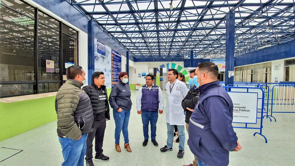 SaludImbabura's tweet photo. #Carchi | Visitamos #Rumichaca, uno de los puntos de ingreso al país por la zona norte. "Durante esta visita verificamos los flujos de atención que se brinda a quienes ingresan o salen de nuestro país, garantizamos atención para todos", Andrés Puetate Coordinador Zonal. https://t.co/wniSo58iV1