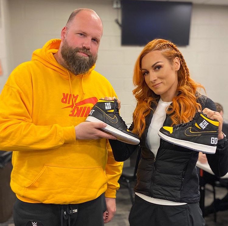 becky lynch yellow nike shoes