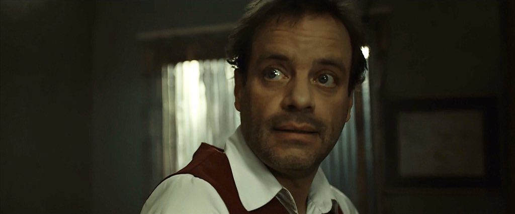 Natxolopez's tweet photo. “El Mexicano” está interpretado por el actor colombiano Carlos Mariño. Si recordáis, En #Perdida2 y #Perdida3 Antonio le decía a Cruz que conocía a “El Mexicano” para lograr acercarse a él.
#Perdida10 https://t.co/kDFuwQxXeO