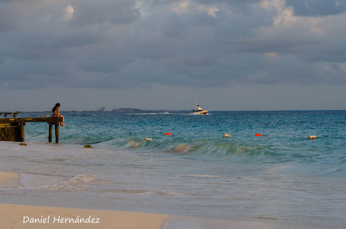 DANYELOSO's tweet photo. Meditando...playa Caracol @VivoEnCancun https://t.co/kgurhFGgg6