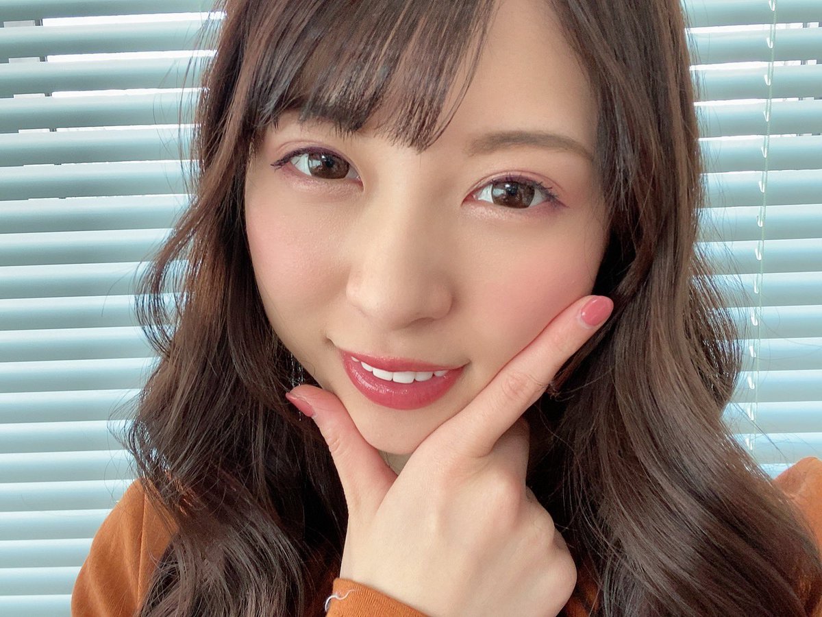 aoi_rena_'s tweet photo. おはようございます( ◠‿◠ )💛🧡💛🧡

今日は撮影でございますっっ！！
れなと一緒に今日も１日頑張ろお〜🥰 https://t.co/8bEstLdUvO