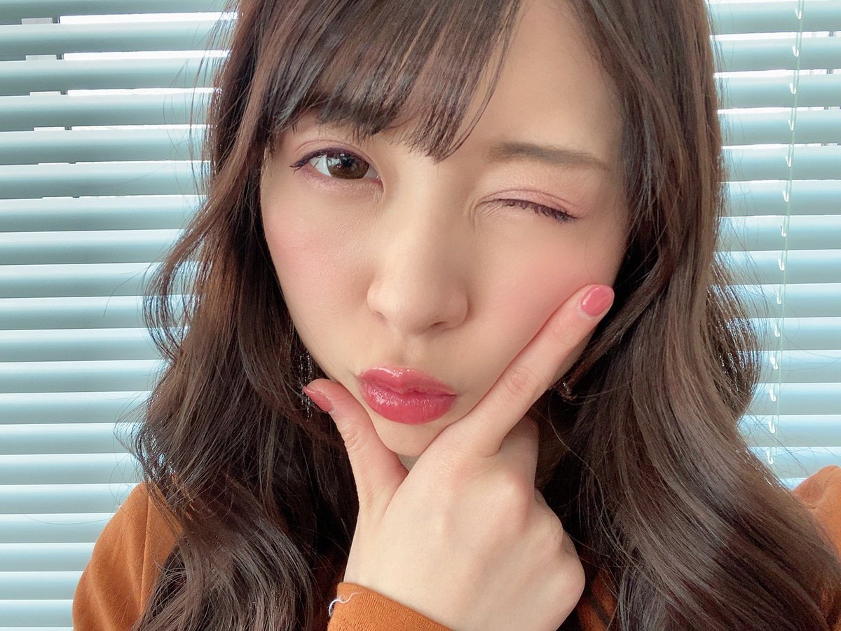 おはようございます( ◠‿◠ )💛🧡💛🧡

今日は撮影でございますっっ！！
れなと一緒に今日も１日頑張ろお〜🥰