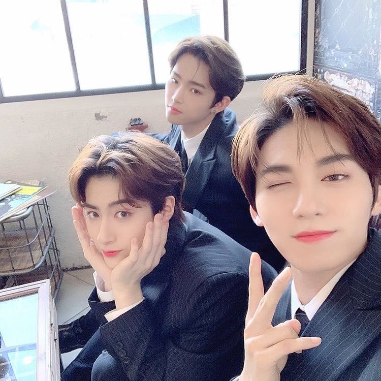 While we wait for the next Oneus Theatre, let’s appreciate these visuals Dark hair + swept back bangs will forever be my weakness