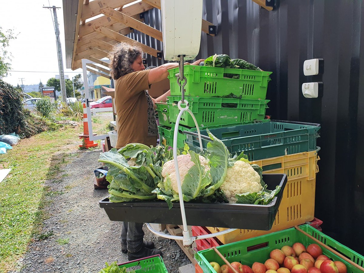 katie_pai's tweet photo. An ask and an offer of support from @commonunitynz for people in the Hutt affected by Covid-19
How to help:
- volunteer cooking time
- offer excess produce from your garden
- offer delivery support
- donate money
https://t.co/TKvT1DUgks
#lowerhutt #thehutt
💚🥦🌱 https://t.co/cElumMRLWu
