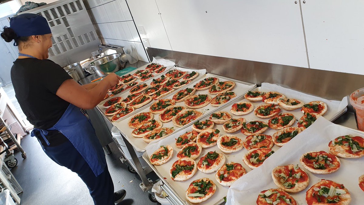 katie_pai's tweet photo. An ask and an offer of support from @commonunitynz for people in the Hutt affected by Covid-19
How to help:
- volunteer cooking time
- offer excess produce from your garden
- offer delivery support
- donate money
https://t.co/TKvT1DUgks
#lowerhutt #thehutt
💚🥦🌱 https://t.co/cElumMRLWu